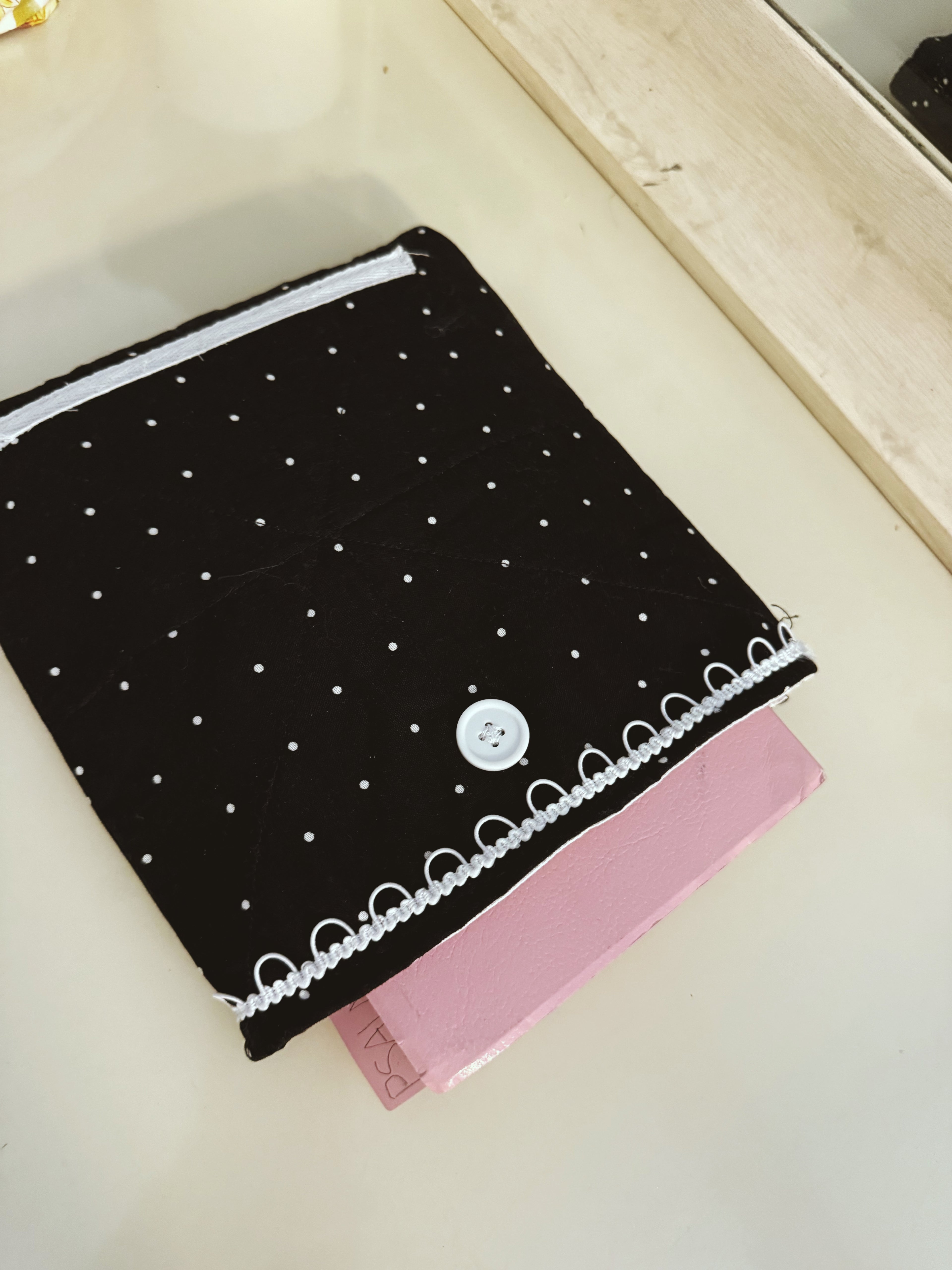 Small Polka Dot Sleeve