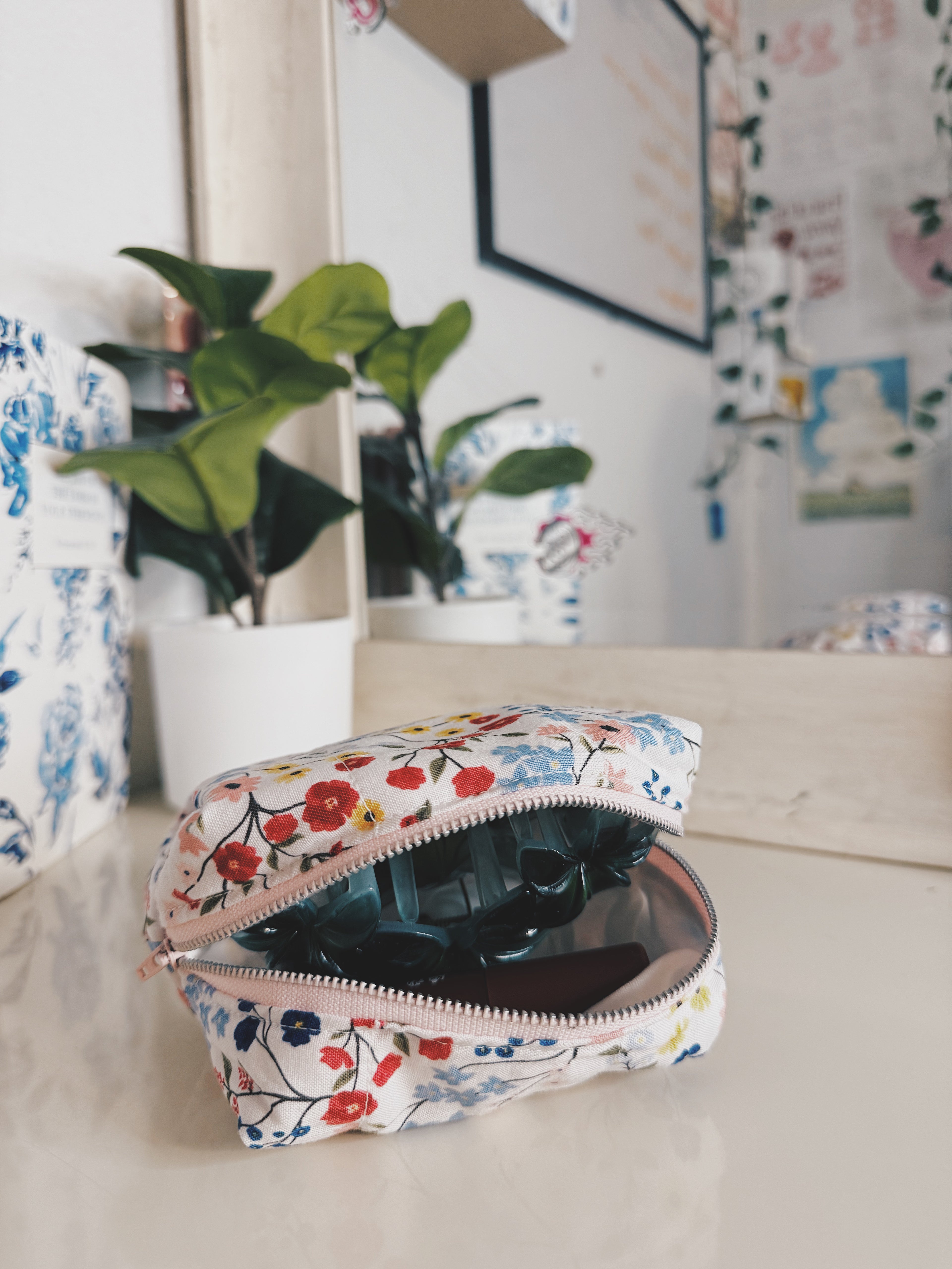 Floral small pouch
