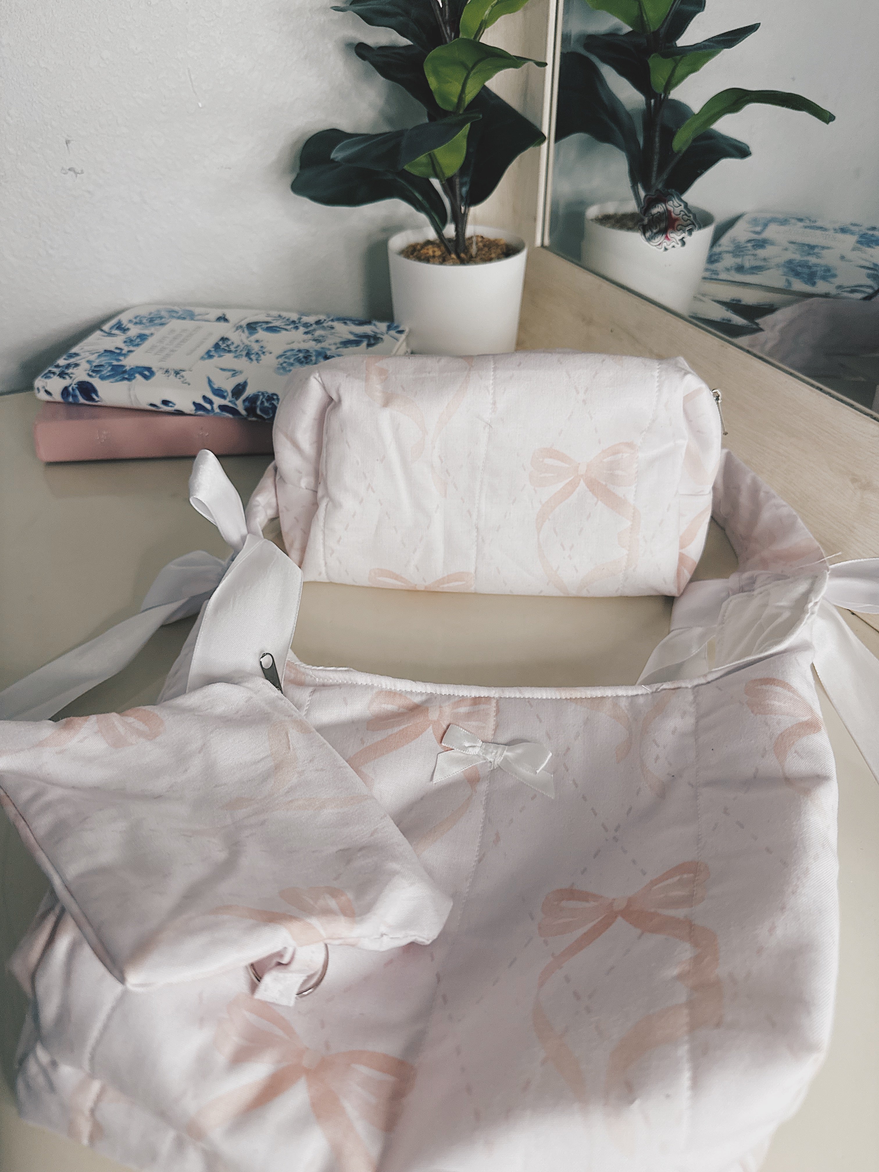Pink bow print pouch