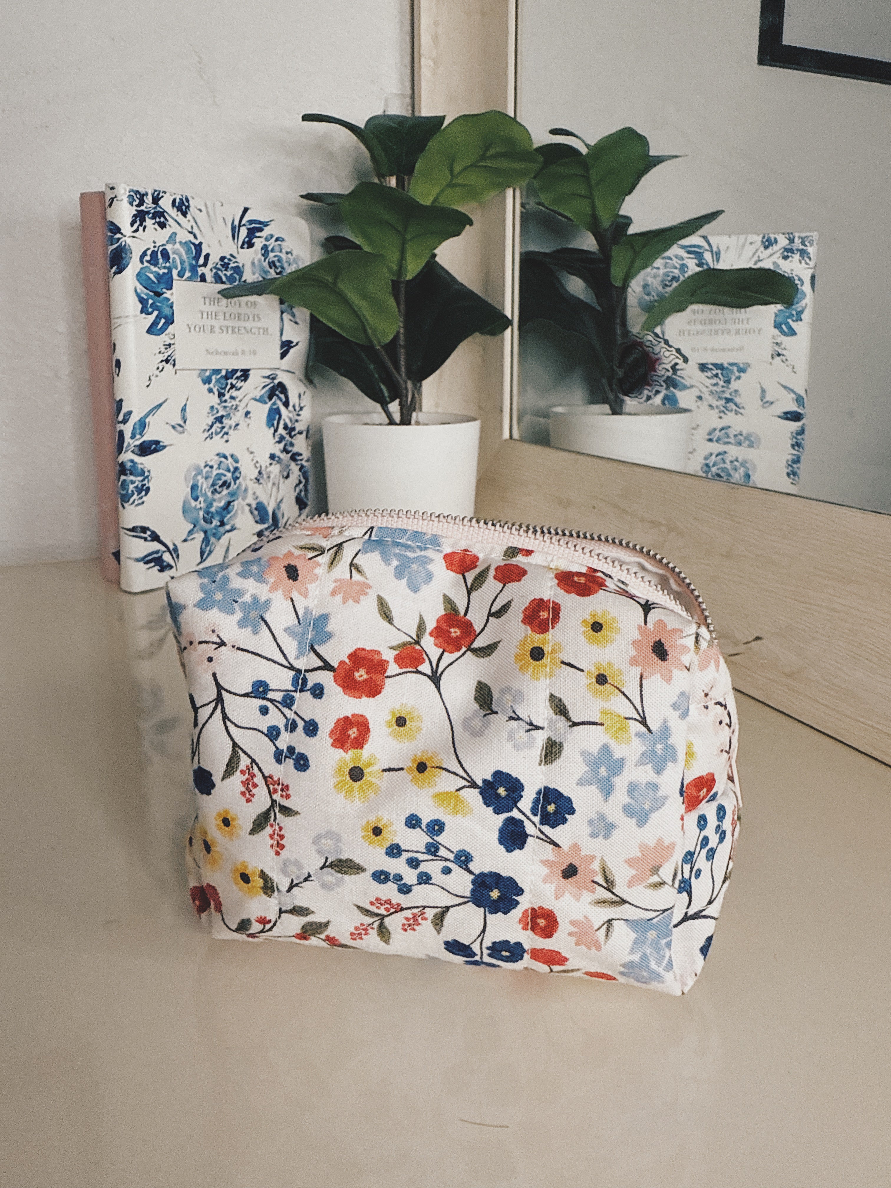 Floral small pouch