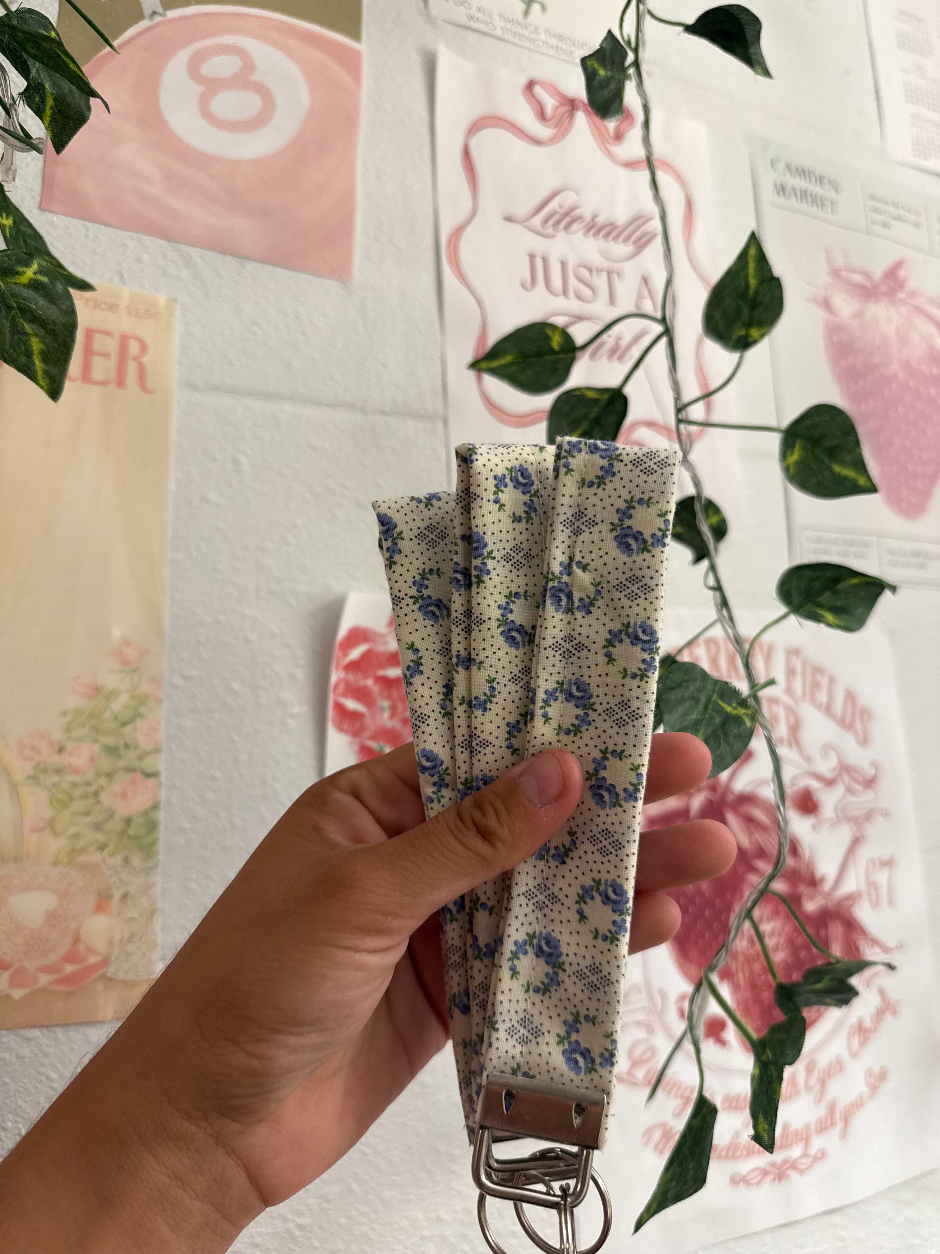 Blue vintage floral wristlet